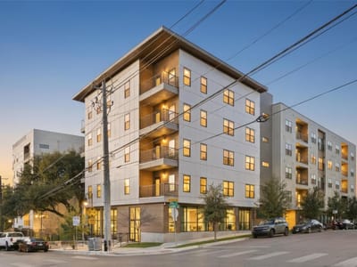 Living area at 2500 Longview St Unit #418 - 2 bed 2 bath home