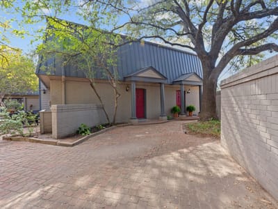 Property photo 2 at 2500 Steck Ave Unit #4 - 2 bed 1 bath home