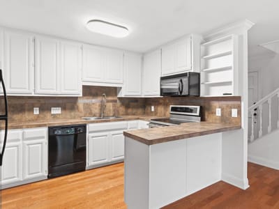 Property photo 4 at 2500 Steck Ave Unit #7 - 1 bed 1 bath home