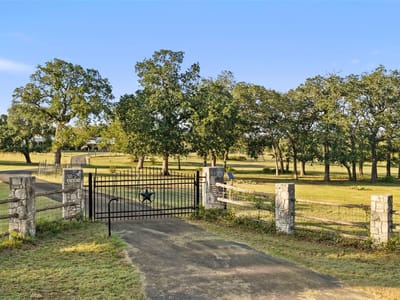 Property photo 4 at 2501 Lone Man Mountain Rd - 5 bed 3 bath home