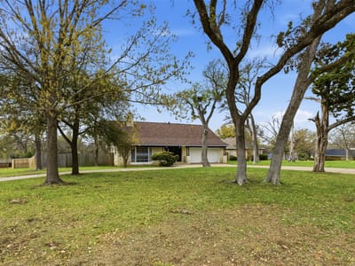 Living area at 2501 Quail TRL - 4 bed 2 bath home
