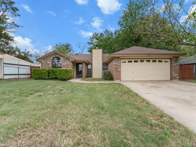 Kitchen at 2504 Lazy Ridge DR - 3 bed 2 bath home