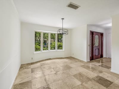 Living area at 2505 Royal Lytham Dr - 3 bed 2 bath home