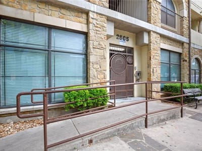 Living area at 2505 San Gabriel St Unit #402 - 2 bed 2 bath home