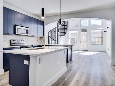 Primary bedroom - 2505 San Gabriel St Unit #600 Primary bedroom at 2505 San Gabriel St Unit #600 - 4 bed 2 bath home
