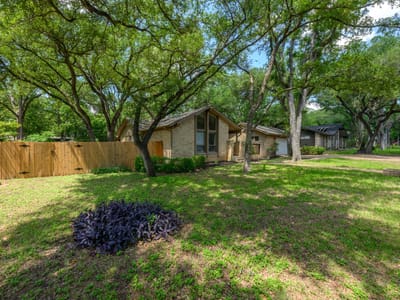 Living area at 2507 Comburg Castle WAY - 3 bed 2 bath home