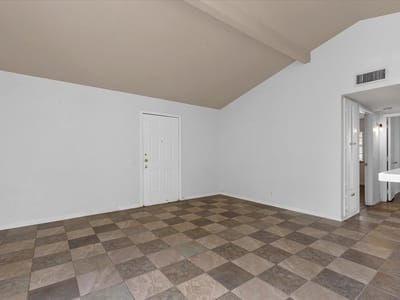 Photo 4 of 17 at 2507 Manor CIR - 8 bed 4 bath home