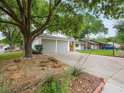 Living area at 2508 Aldford Dr - 3 bed 3 bath home