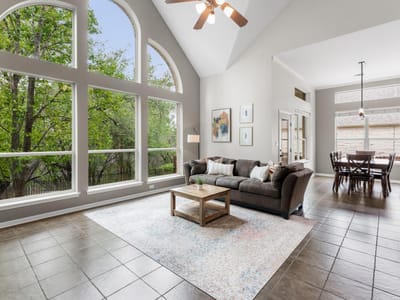 Living area at 2508 Lipizzan Dr - 6 bed 4 bath home