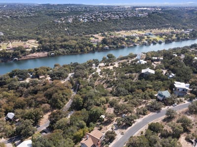 Primary bedroom at 2510 Geronimo Trl - Apache Shores Sec 02, Austin, TX