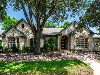 Living area at 2513 Niemann DR - 4 bed 3 bath home