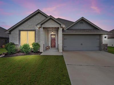 Living area at 2513 Turtle Dove DR - 3 bed 2 bath home