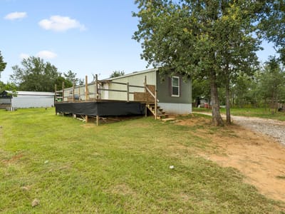 Living area at 253 N County Line RD Unit #C - 3 bed 2 bath home