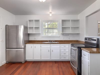 Living area at 254 Kelley Rd W - 3 bed 2 bath home