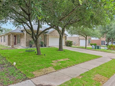 Living area at 255 Paddington DR - 3 bed 2 bath home