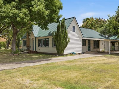 Primary bedroom at 255 S Lampasas ST - 4 bed 2 bath home