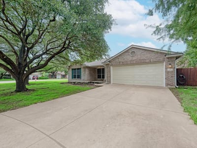 Living area at 2550 Cora CV - 3 bed 2 bath home