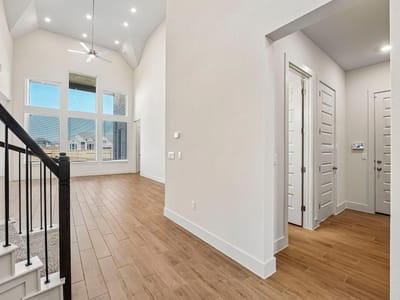 Property photo 3 at 256 Begonia ST - 5 bed 4 bath home