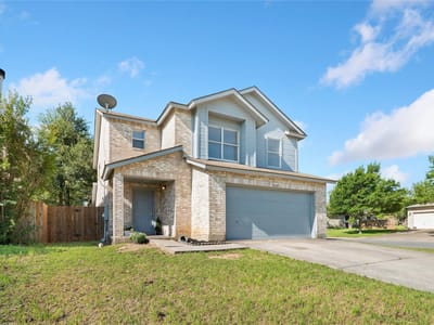 Living area at 2600 Andres WAY - 4 bed 2 bath home