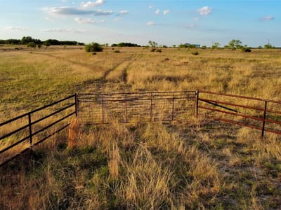 Living area at 2600 County Road 276 Rd - NA, Bertram, TX