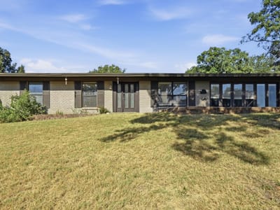 Property photo 3 at 2600 Oakhaven DR - 3 bed 2 bath home