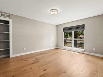 Property photo 4 at 2600 Rogge LN - 5 bed 3 bath home
