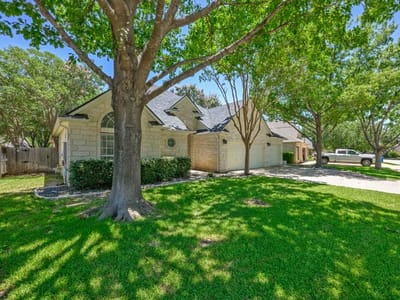 Living area at 2602 Henley DR - 4 bed 2 bath home