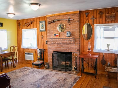 Photo 4 of 18 at 2603 McNelly LN - 3 bed 1 bath home