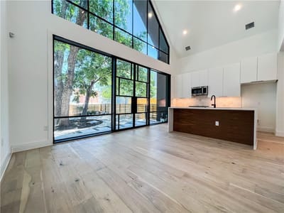 Photo 4 of 23 at 2604 Oaklawn Ave Unit #2 - 2 bed 2 bath home