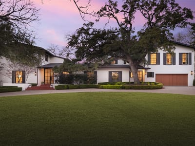 Living area at 2604 Wooldridge DR - 6 bed 5 bath home
