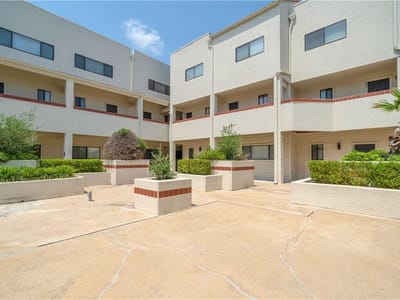 Primary bedroom at 2605 Enfield RD Unit #110 - 1 bed 1 bath home