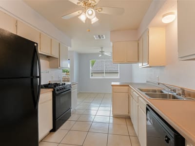 Property photo 4 at 2605 W Stassney LN Unit #B - 2 bed 2 bath home