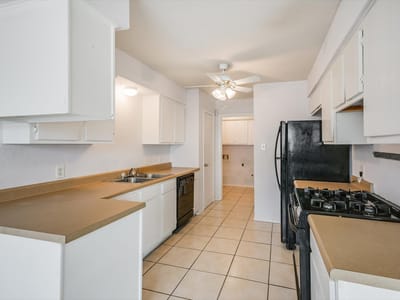 Property photo 5 at 2605 W Stassney LN Unit #B - 2 bed 2 bath home