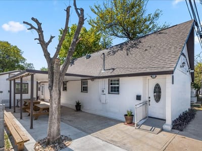 Living area at 2606 Santa Rosa St - 1 bed 1 bath home