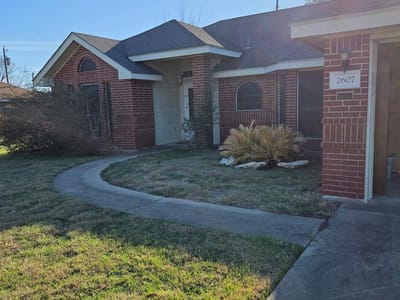 Living area at 2607 Cherrylawn DR - 3 bed 2 bath home