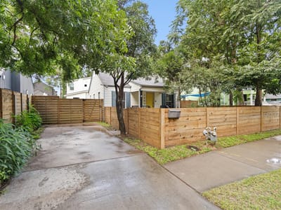 Living area at 2609 Willow ST Unit #1 - 2 bed 1 bath home