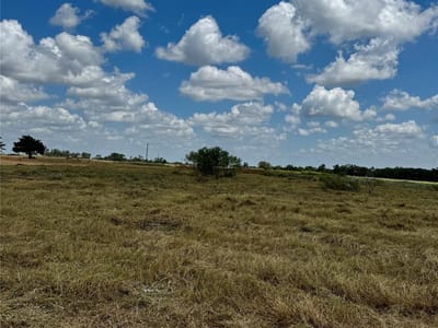 Photo 2 of 4 at 261 Engelke RD - Kingsbury, Kingsbury, TX