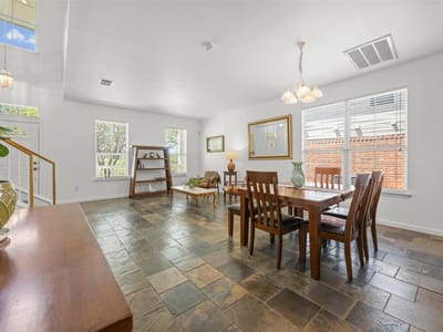 Living area at 2612 Lynnbrook Dr - 3 bed 2 bath home