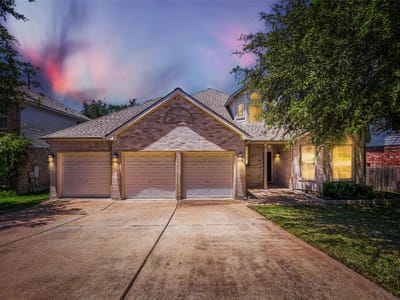 Living area at 2613 Corabella PL - 5 bed 3 bath home