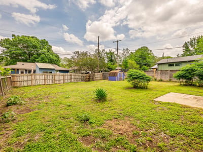 Living area at 2613 Nottingham Ln - Sherwood Oaks Sec 04, Austin, TX