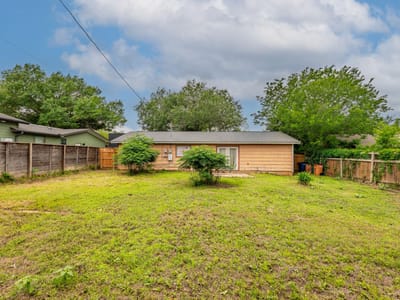 Primary bedroom at 2613 Nottingham Ln - 3 bed 1 bath home