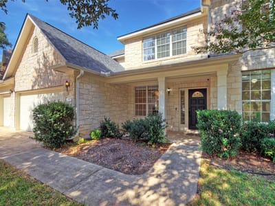 Living area at 2616 Henley DR - 5 bed 4 bath home