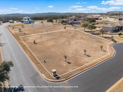 Primary bedroom at 26601 Hunters Grove Ct - Ranch Sec 11, Spicewood, TX