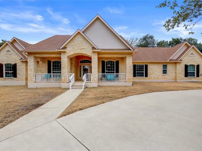 Living area at 26723 Rockwall PKWY - 4 bed 3 bath home
