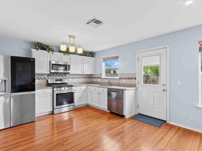 Kitchen at 270 Endeavour DR - 3 bed 2 bath home