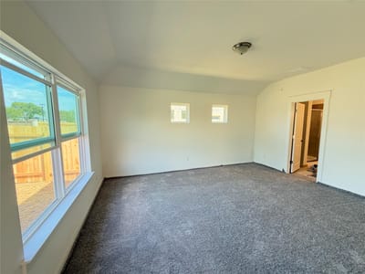 Photo 5 of 7 at 270 Mustang BND - 5 bed 3 bath home