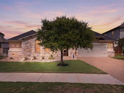 Living area at 2700 War Wagon WAY - 4 bed 3 bath home