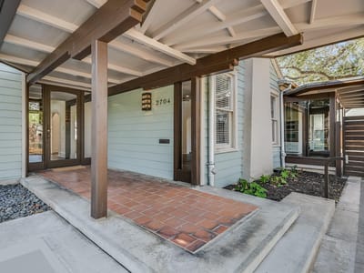 Living area at 2704 Oakhurst Ave - 3 bed 2 bath home
