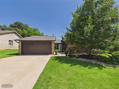 Property photo 3 at 2706 Grennock DR - 3 bed 2 bath home