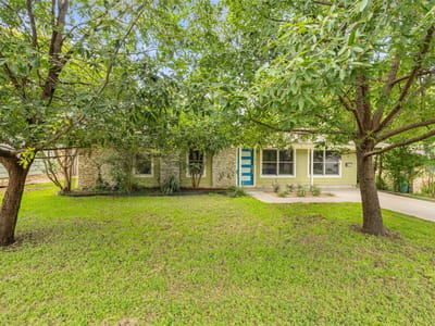 Photo 3 of 40 at 2706 Nottingham LN - 3 bed 2 bath home